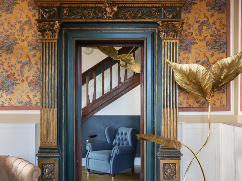 23. Dettaglio architettonico del salone _ Architectural detail of the living room