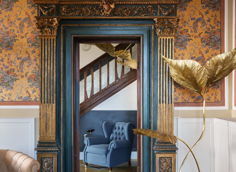 23. Dettaglio architettonico del salone _ Architectural detail of the living room