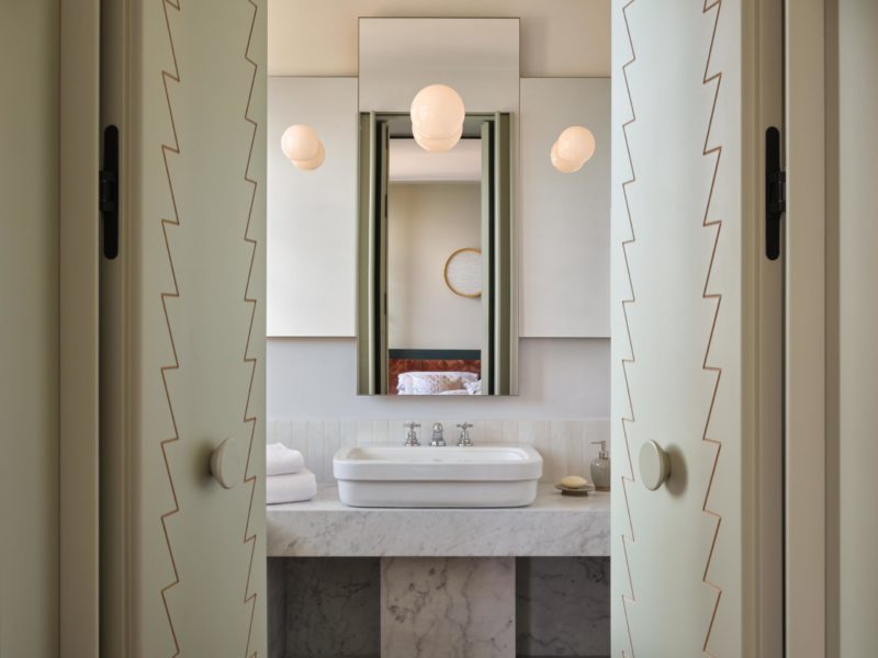 45. Bagno con vasca camera E _ Bathroom with Bathtub room E